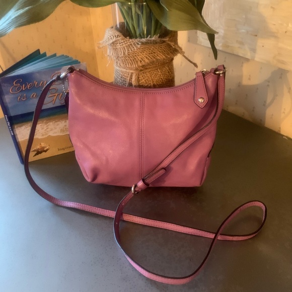 Coach crossbody, PURPLE, zips has SILVER lining, 2 pockets inside 1 zips. - Picture 5 of 9